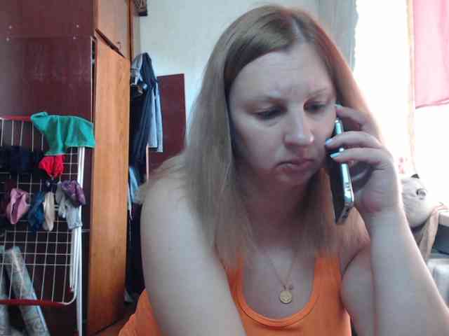 BustyBlondy webcam