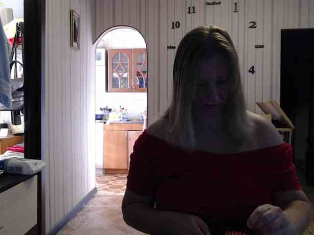 BustyBlondy webcam
