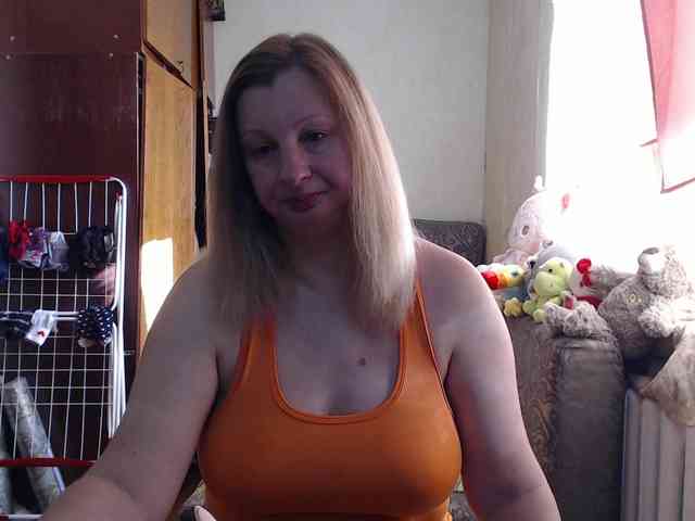 BustyBlondy webcam