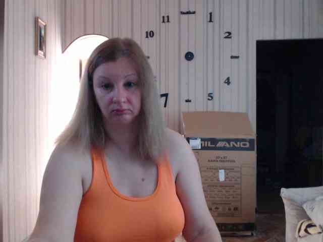 BustyBlondy webcam