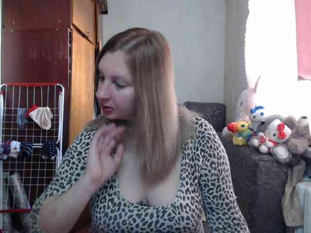 BustyBlondy webcam