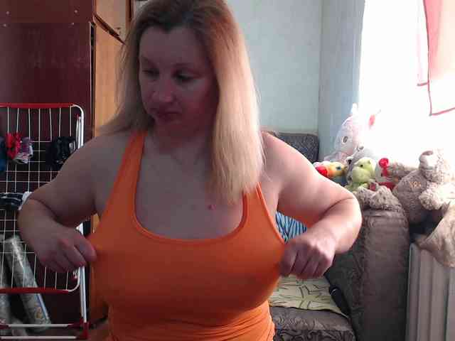 BustyBlondy webcam