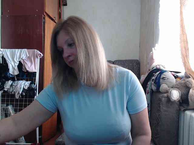 BustyBlondy webcam