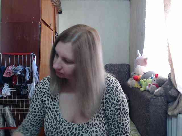 BustyBlondy webcam