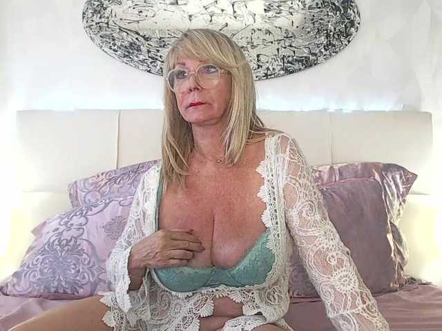 SamantaBlondy live cam on BongaCams