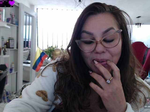 Myrnasexxx live cam on BongaCams