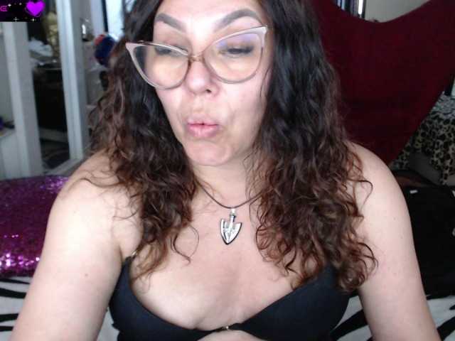Myrnasexxx — live female cam