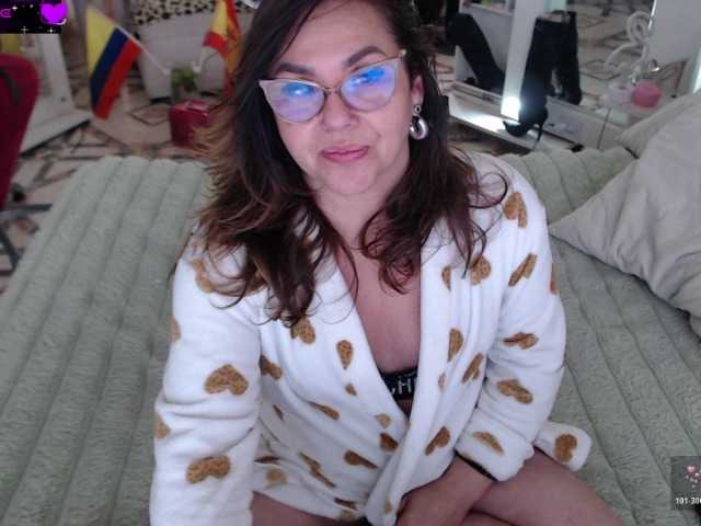 Myrnasexxx live cam on BongaCams