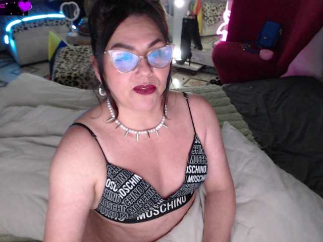 Myrnasexxx live cam on BongaCams