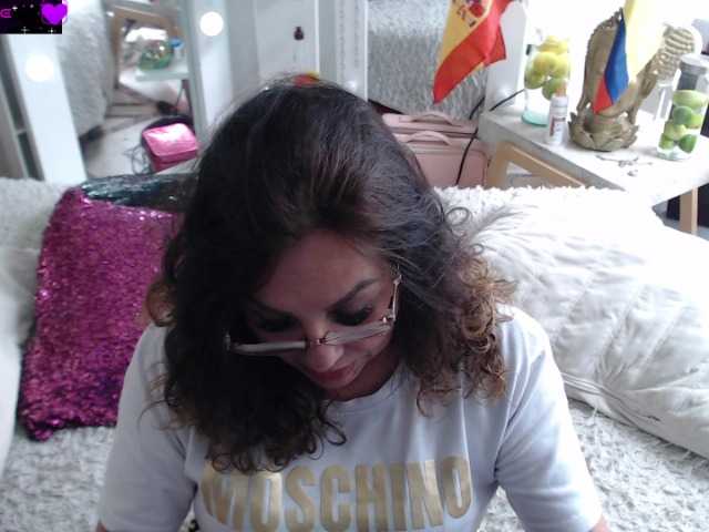 Myrnasexxx live cam on UnifiedCams