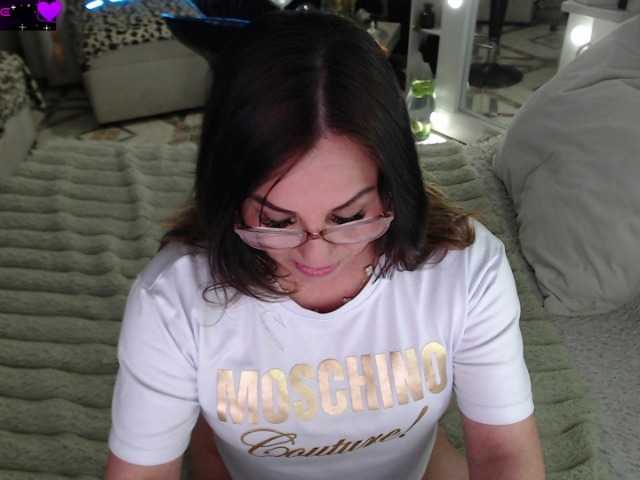 le modèle Myrnasexxx est en webcam porno dans un show sur le site bongacams, il possède les tags suivants: Latino/Hispanic,Redhead,Shaved