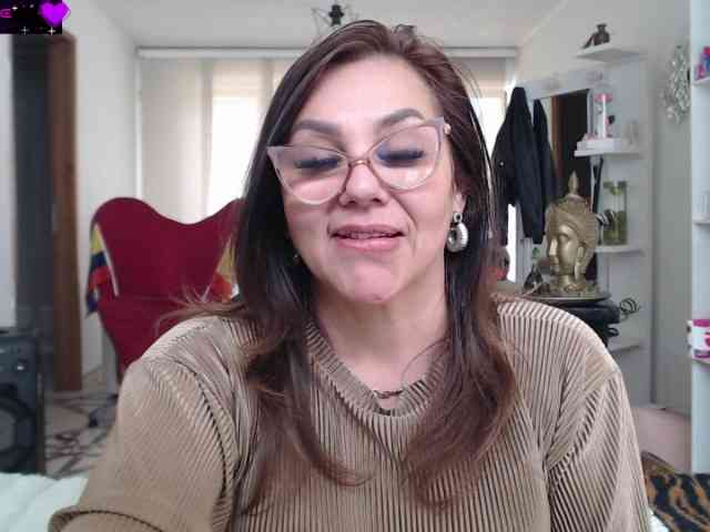 Myrnasexxx webcam