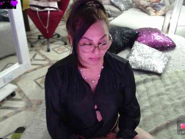 myrnasexxx's live room