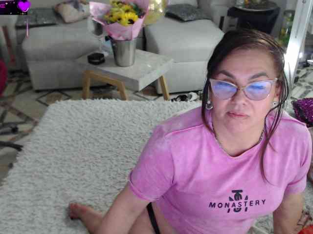 Myrnasexxx webcam