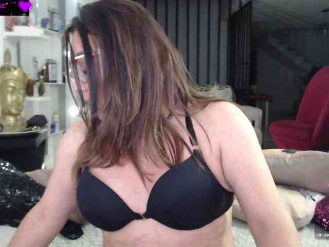 Model: Myrnasexxx