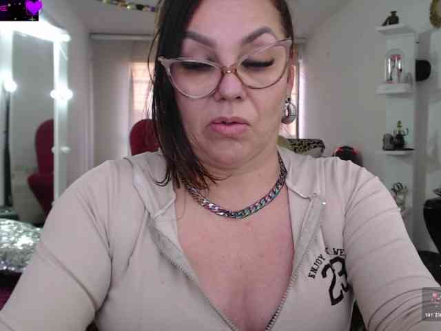 Modèle: Myrnasexxx