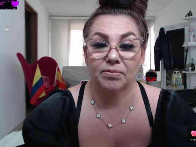 myrnasexxx's live room