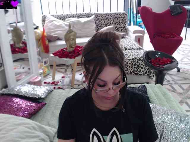 Myrnasexxx webcam