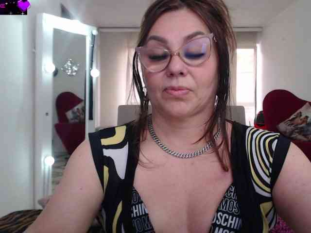 Myrnasexxx webcam