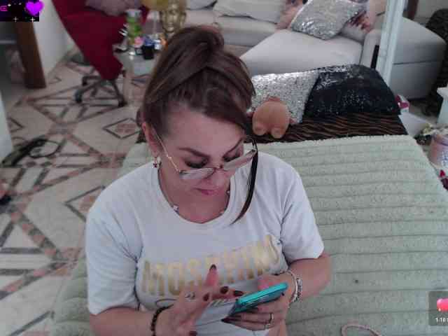 myrnasexxx's live room