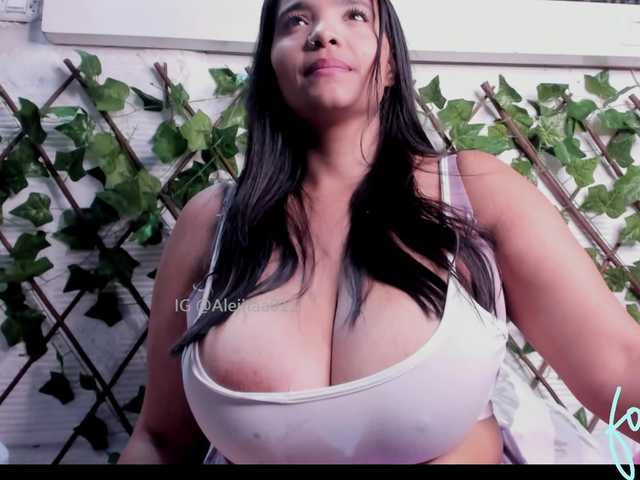 aleja-foxx live cam on BongaCams