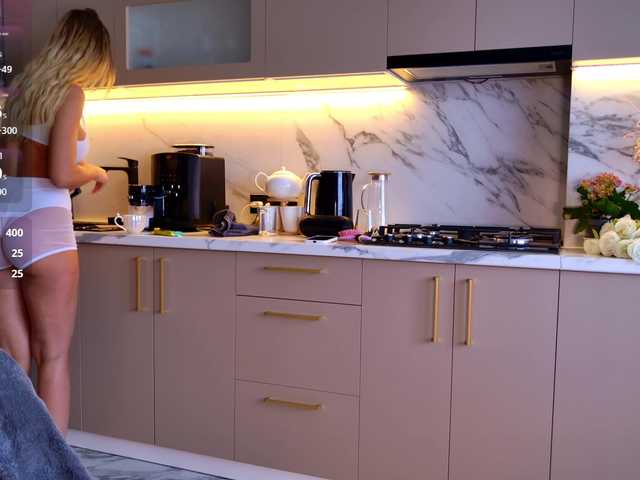 SEXPARAA's BongaCams show and profile