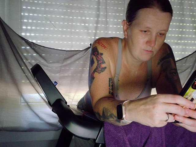 Wetgerman2 live cam on BongaCams