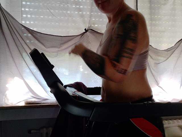 Wetgerman2 live cam on BongaCams