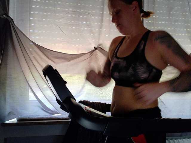 Wetgerman2 live cam on BongaCams