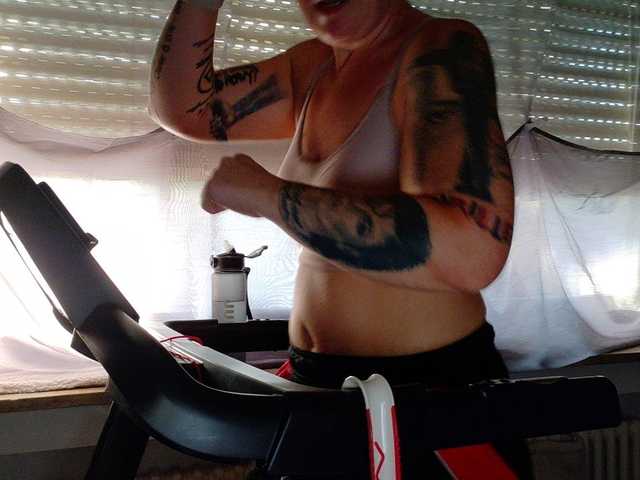 Wetgerman2 live cam on BongaCams