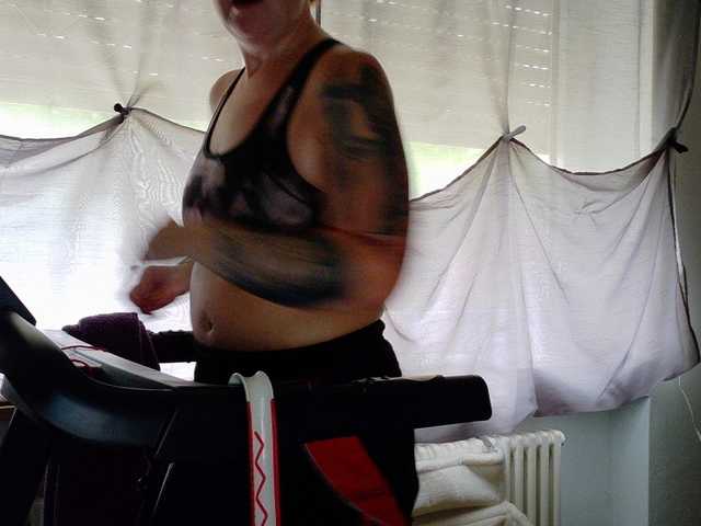 le modèle Wetgerman2 est en webcam porno dans un show sur le site bongacams, il possède les tags suivants: White/Caucasian,Brunette,Shaved