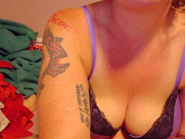 Wetgerman2 live cam on BongaCams