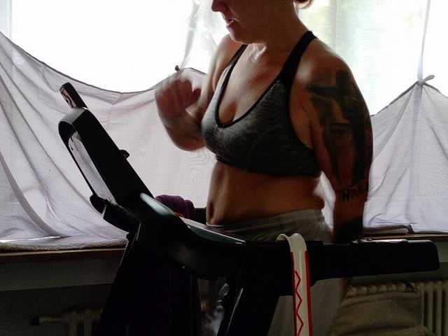Wetgerman2 live cam on BongaCams