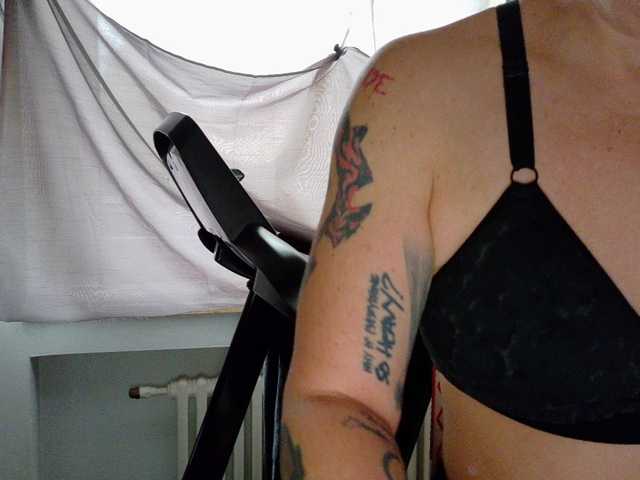 Wetgerman2 live cam on BongaCams