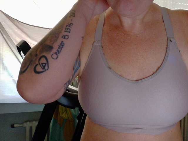 Wetgerman2 live cam on BongaCams