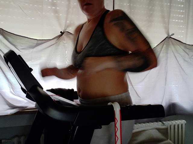 Wetgerman2 live cam on BongaCams