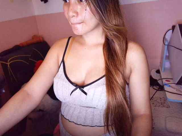 SLUTTYBABE69 webcam