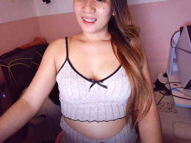 SLUTTYBABE69 webcam