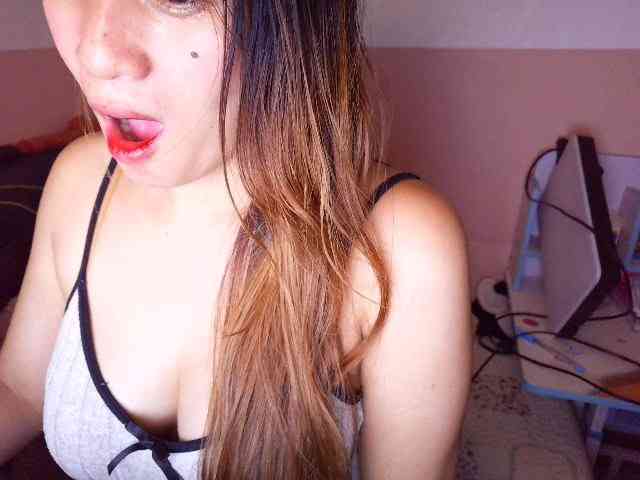 SLUTTYBABE69 webcam