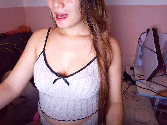 SLUTTYBABE69 webcam