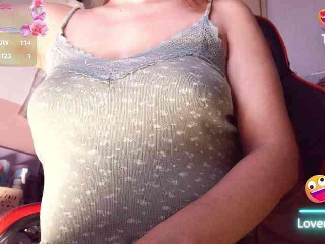 SLUTTYBABE69 webcam