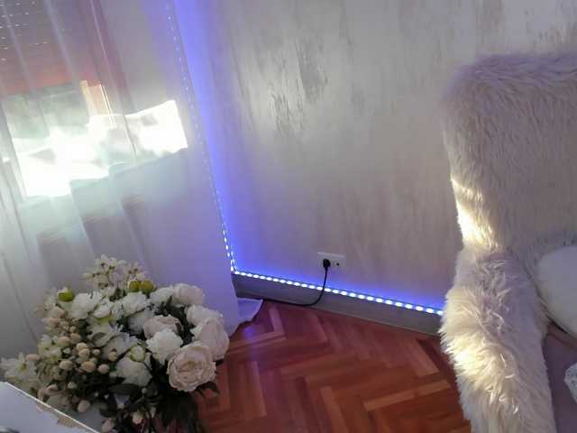 ElisaBaxter live cam on BongaCams