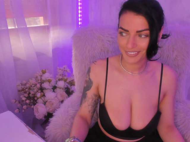 ElisaBaxter's BongaCams show and profile
