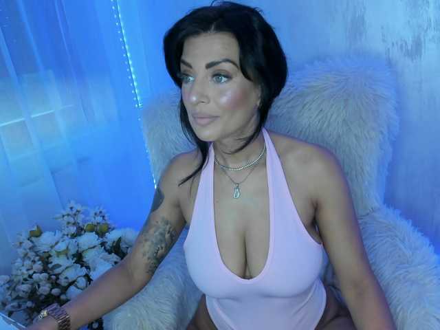 ElisaBaxter live cam on BongaCams