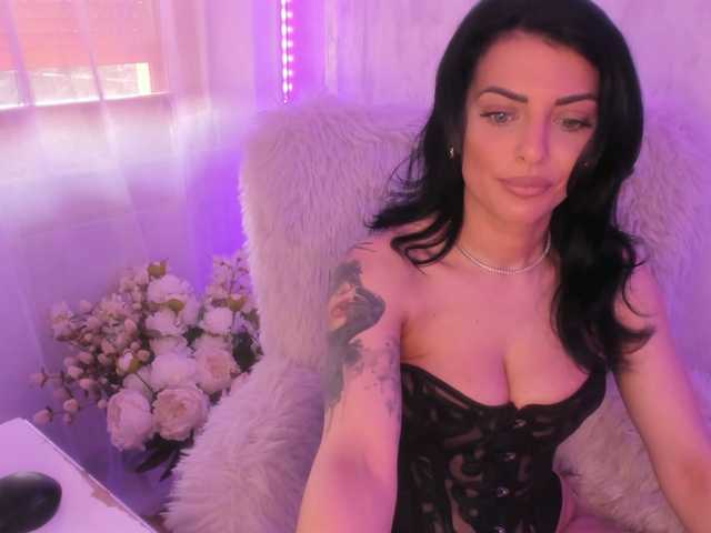 ElisaBaxter's BongaCams show and profile