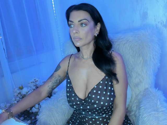 ElisaBaxter live cam on BongaCams