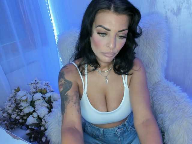 ElisaBaxter live cam on BongaCams