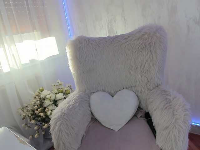 ElisaBaxter live cam preview