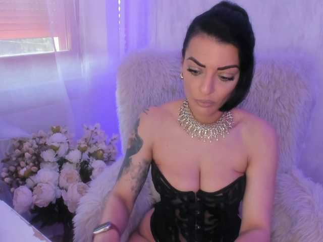 ElisaBaxter Live Cam and Statistics on UnifiedCams