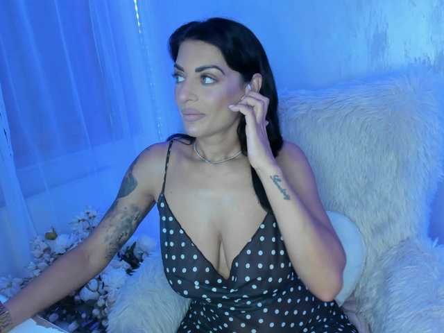 ElisaBaxter live cam on BongaCams